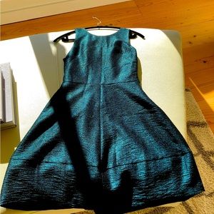 Gorgeous emerald green cocktail dress - size 6 (US)